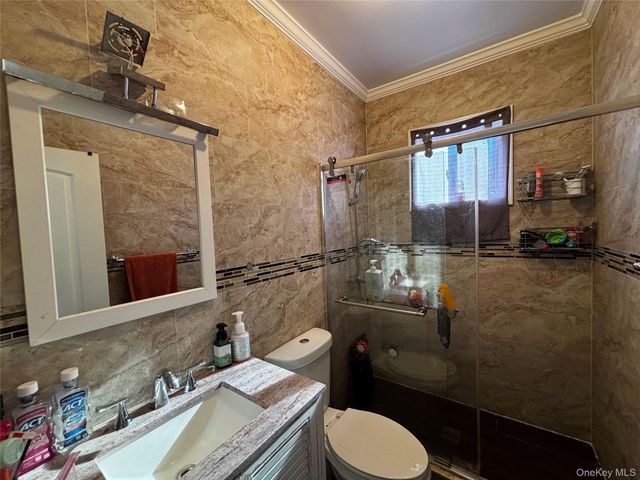 44 Buffet Place, Huntington Station, NY 11746