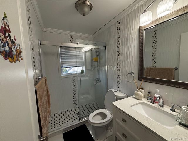 44 Buffet Place, Huntington Station, NY 11746