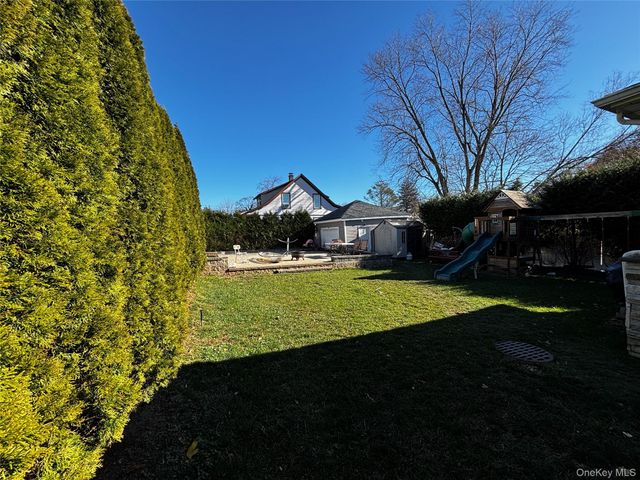 44 Buffet Place, Huntington Station, NY 11746