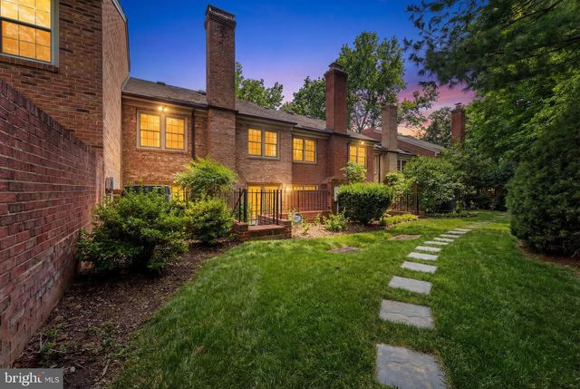 2407 S QUEEN ST, Arlington, VA 22202