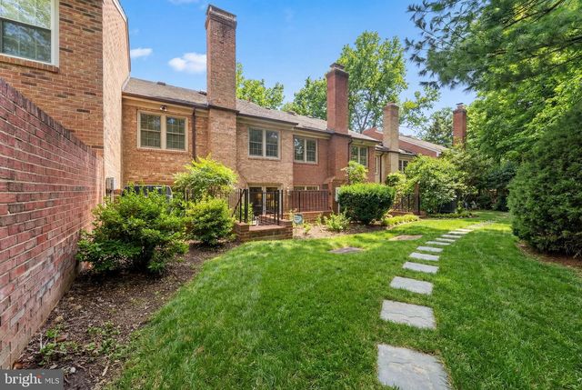 2407 S QUEEN ST, Arlington, VA 22202