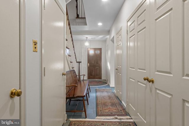 2407 S QUEEN ST, Arlington, VA 22202