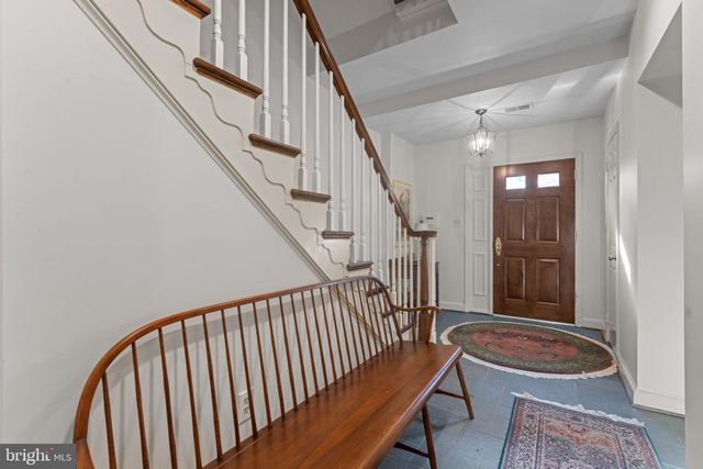 2407 S QUEEN ST, Arlington, VA 22202