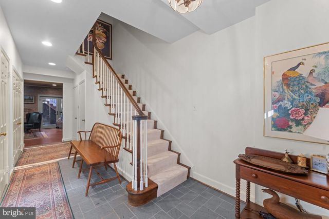 2407 S QUEEN ST, Arlington, VA 22202