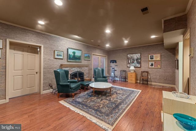 2407 S QUEEN ST, Arlington, VA 22202