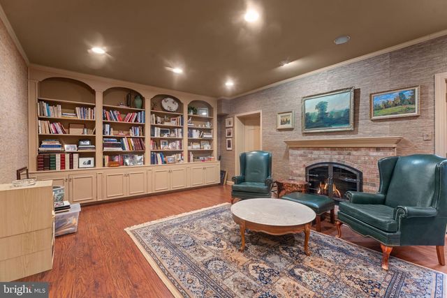 2407 S QUEEN ST, Arlington, VA 22202