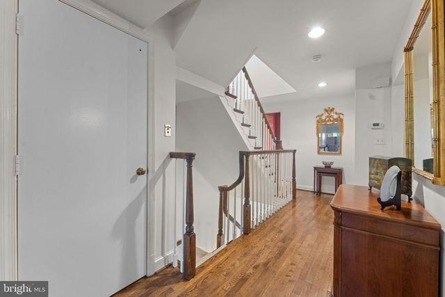 2407 S QUEEN ST, Arlington, VA 22202