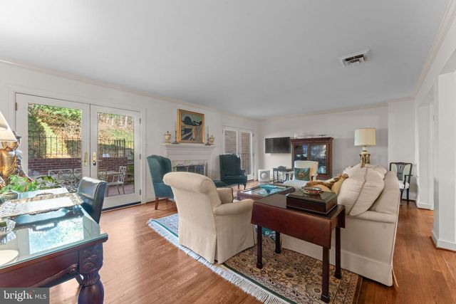 2407 S QUEEN ST, Arlington, VA 22202