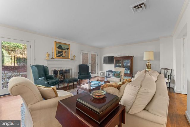 2407 S QUEEN ST, Arlington, VA 22202