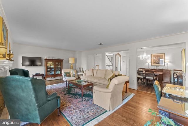 2407 S QUEEN ST, Arlington, VA 22202