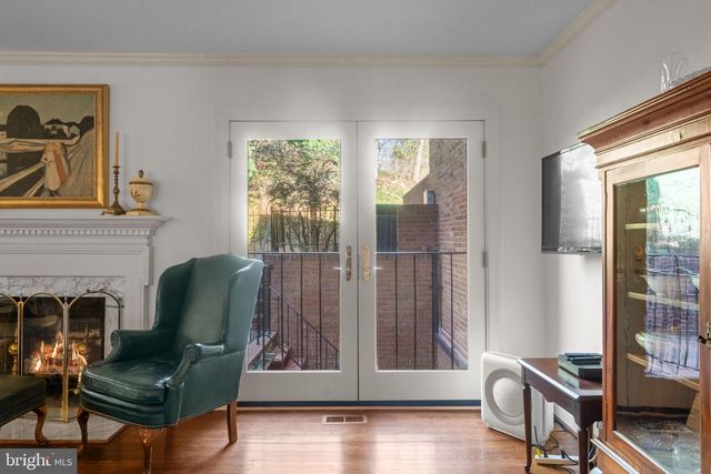 2407 S QUEEN ST, Arlington, VA 22202