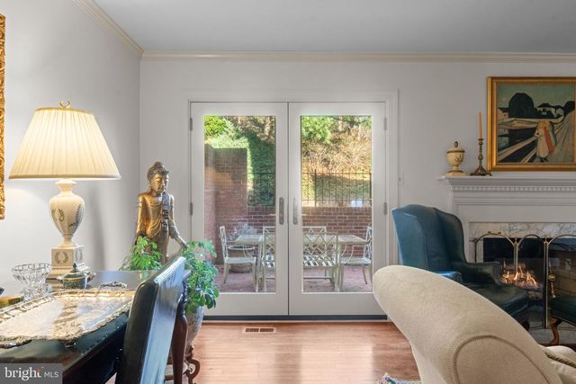 2407 S QUEEN ST, Arlington, VA 22202