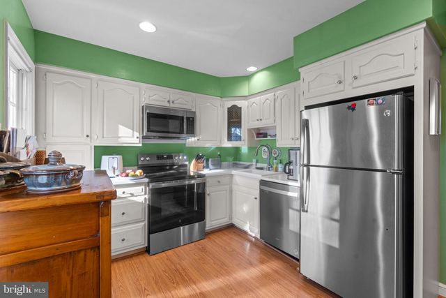 2407 S QUEEN ST, Arlington, VA 22202