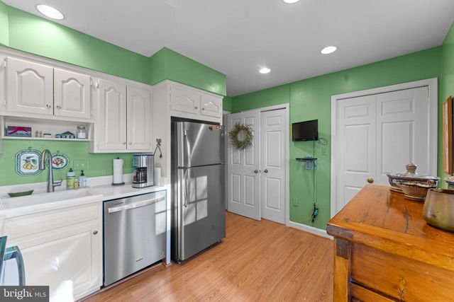 2407 S QUEEN ST, Arlington, VA 22202