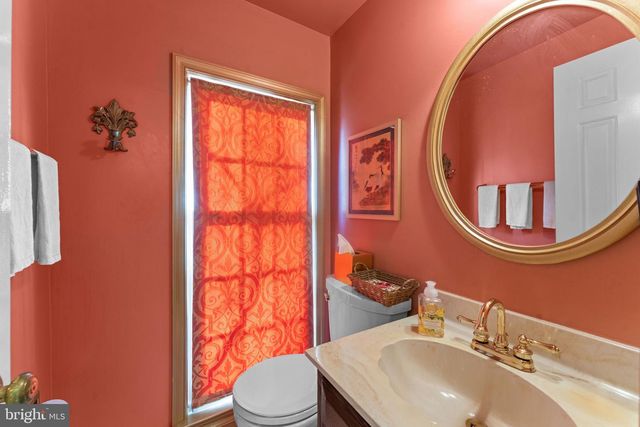 2407 S QUEEN ST, Arlington, VA 22202