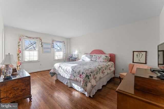 2407 S QUEEN ST, Arlington, VA 22202