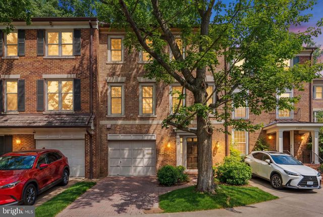 2407 S QUEEN ST, Arlington, VA 22202