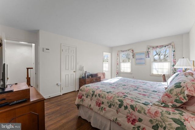 2407 S QUEEN ST, Arlington, VA 22202