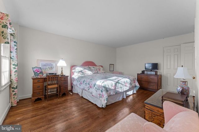 2407 S QUEEN ST, Arlington, VA 22202