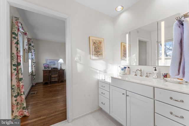 2407 S QUEEN ST, Arlington, VA 22202