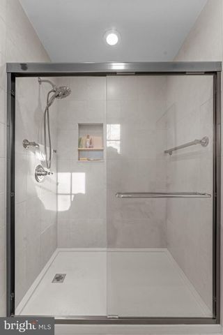 2407 S QUEEN ST, Arlington, VA 22202