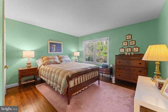 2407 S QUEEN ST, Arlington, VA 22202