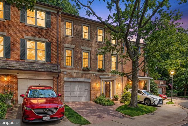 2407 S QUEEN ST, Arlington, VA 22202