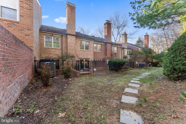 2407 S QUEEN ST, Arlington, VA 22202