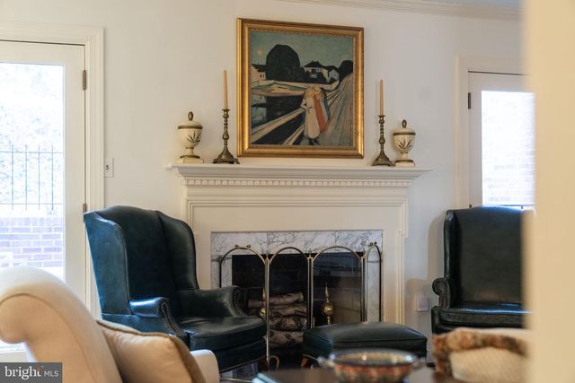 2407 S QUEEN ST, Arlington, VA 22202