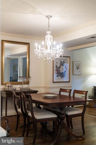 2407 S QUEEN ST, Arlington, VA 22202