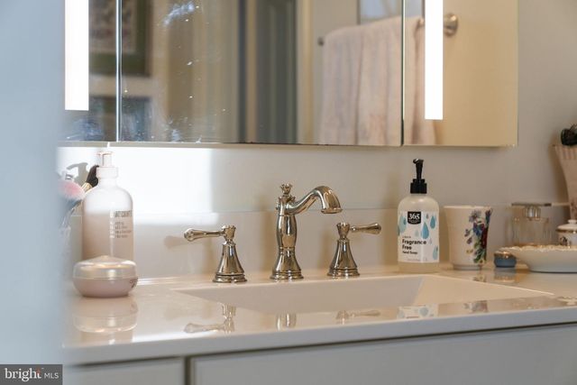 2407 S QUEEN ST, Arlington, VA 22202