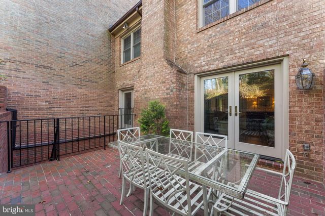 2407 S QUEEN ST, Arlington, VA 22202