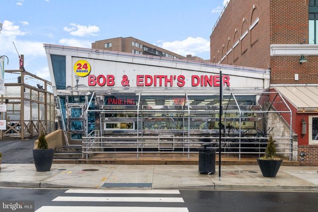 2407 S QUEEN ST, Arlington, VA 22202