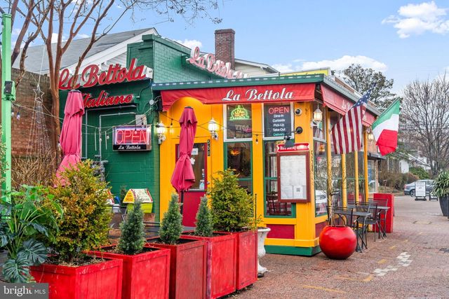 2407 S QUEEN ST, Arlington, VA 22202