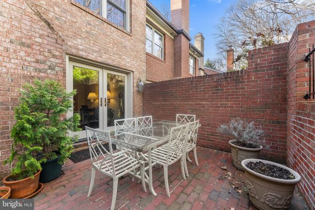 2407 S QUEEN ST, Arlington, VA 22202