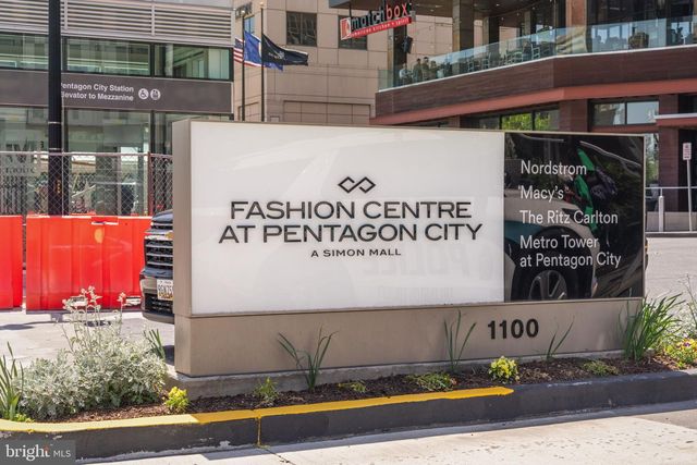 2407 S QUEEN ST, Arlington, VA 22202