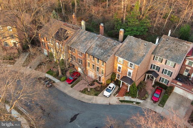 2407 S QUEEN ST, Arlington, VA 22202