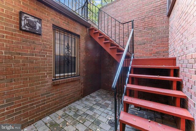 2407 S QUEEN ST, Arlington, VA 22202