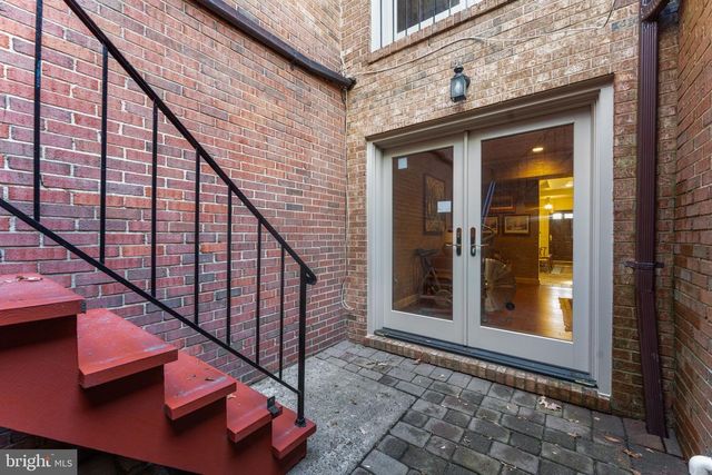 2407 S QUEEN ST, Arlington, VA 22202