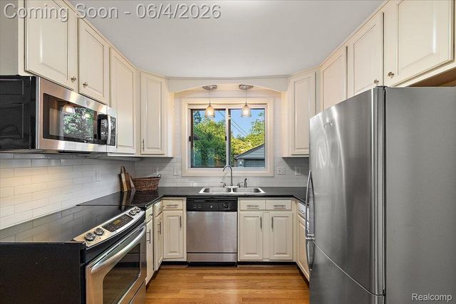 1512 Edgewood Drive, Royal Oak, MI 48067