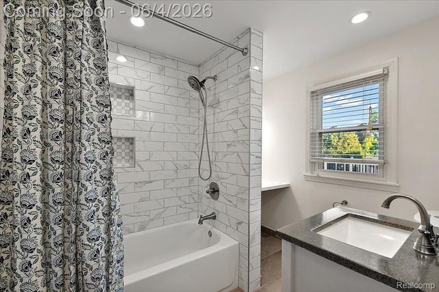 1512 Edgewood Drive, Royal Oak, MI 48067