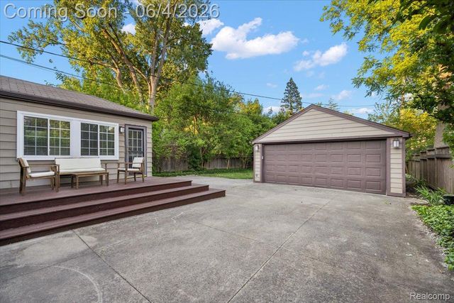 1512 Edgewood Drive, Royal Oak, MI 48067