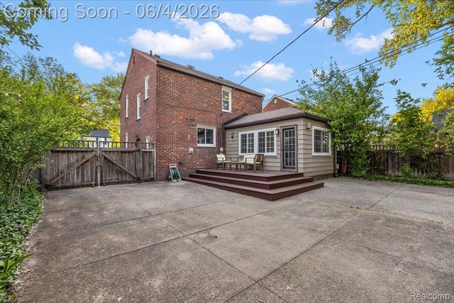 1512 Edgewood Drive, Royal Oak, MI 48067