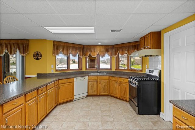 51577 Merry Lane, Utica, MI 48316