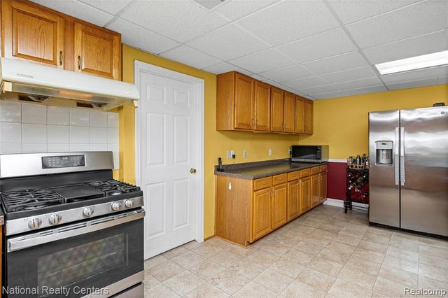 51577 Merry Lane, Utica, MI 48316
