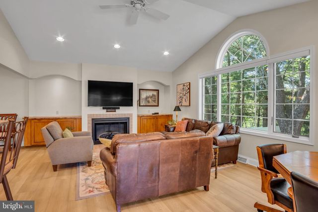 6234 LEADER DR, York, PA 17407