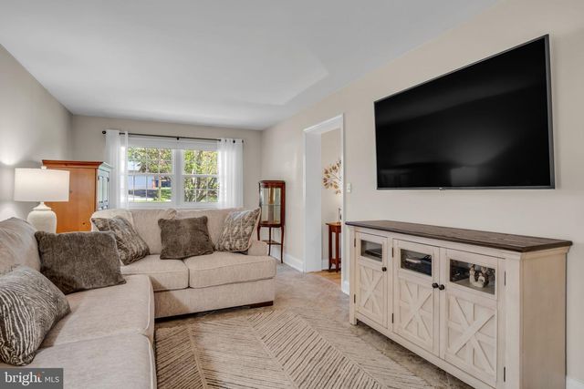 6234 LEADER DR, York, PA 17407