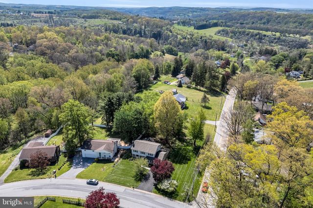 6234 LEADER DR, York, PA 17407