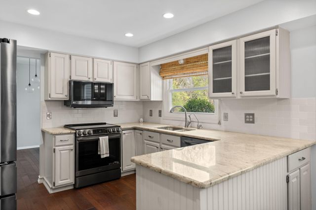 5615 Pebble Ridge Court, Ann Arbor, MI 48108