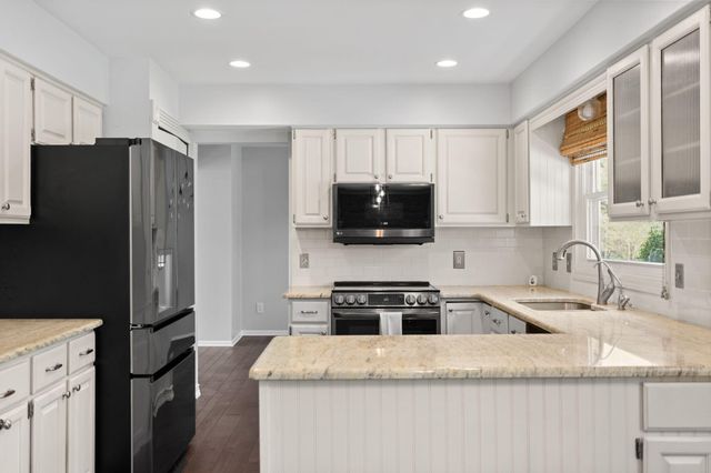 5615 Pebble Ridge Court, Ann Arbor, MI 48108